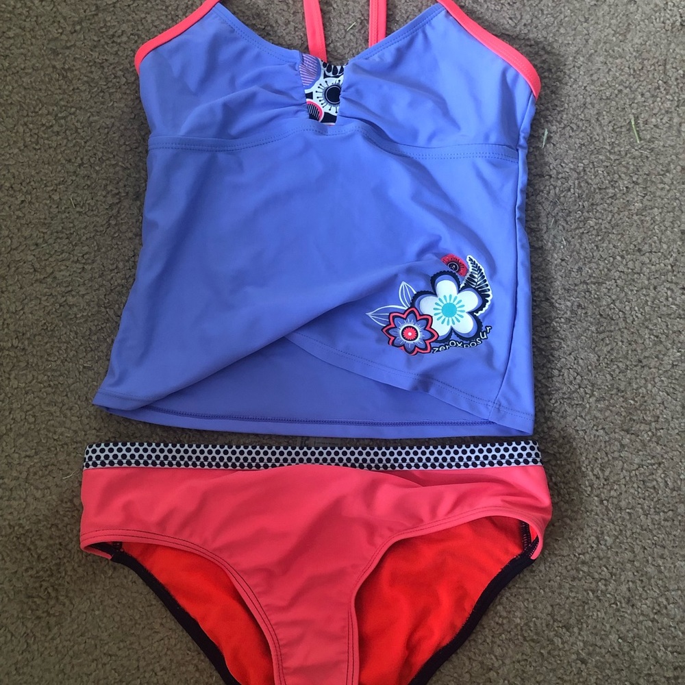 Bathing suits - Picture 2 of 4